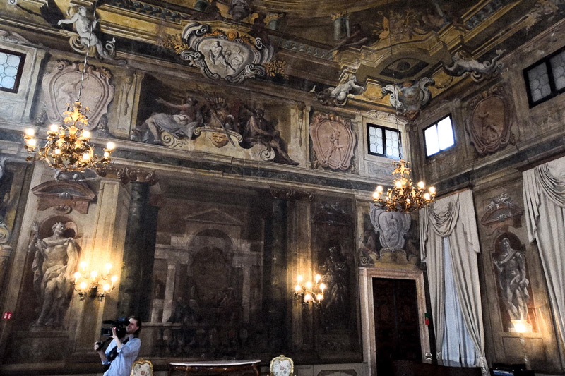 DSCF7970B-empty_glass-onSet-Anja-Langer-sm